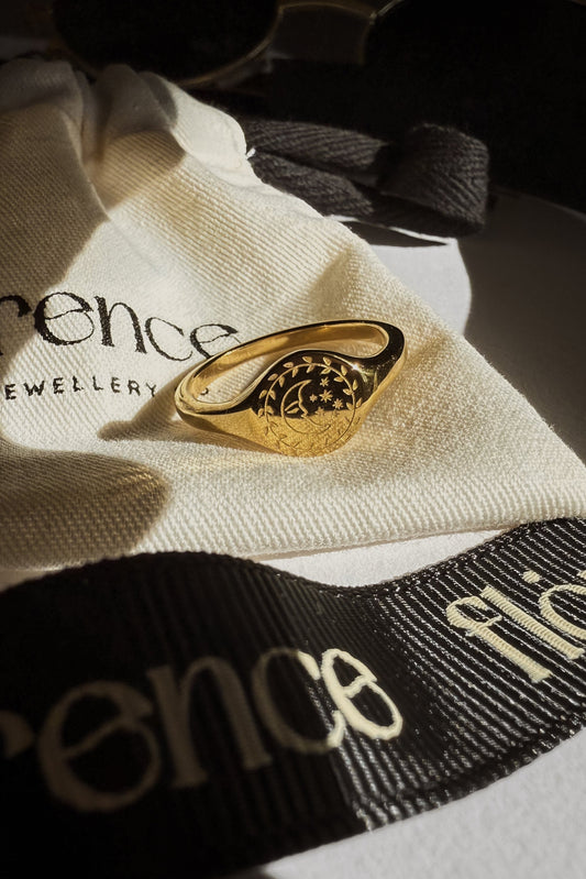 Moon Signet Ring - Gold