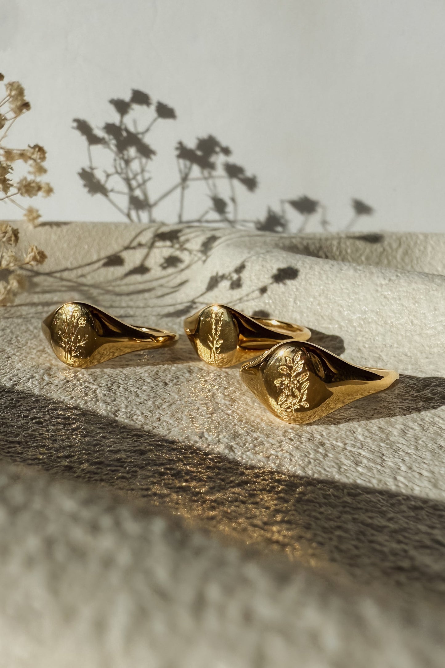 Wildflower Signet Ring - Gold