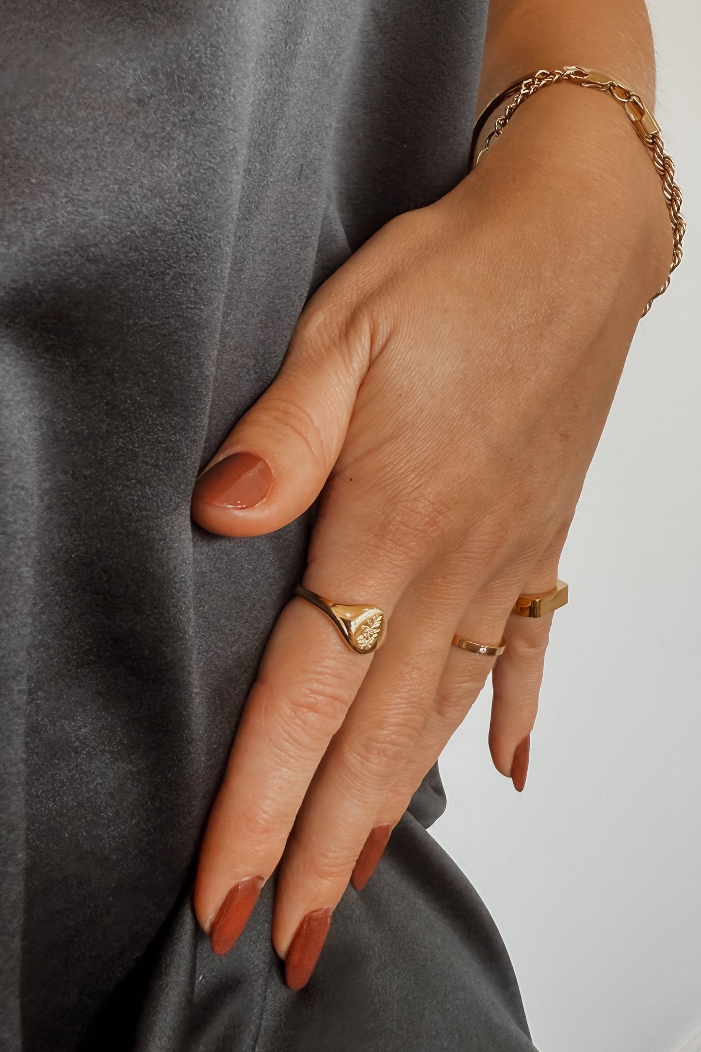 Tea Signet Ring - Gold