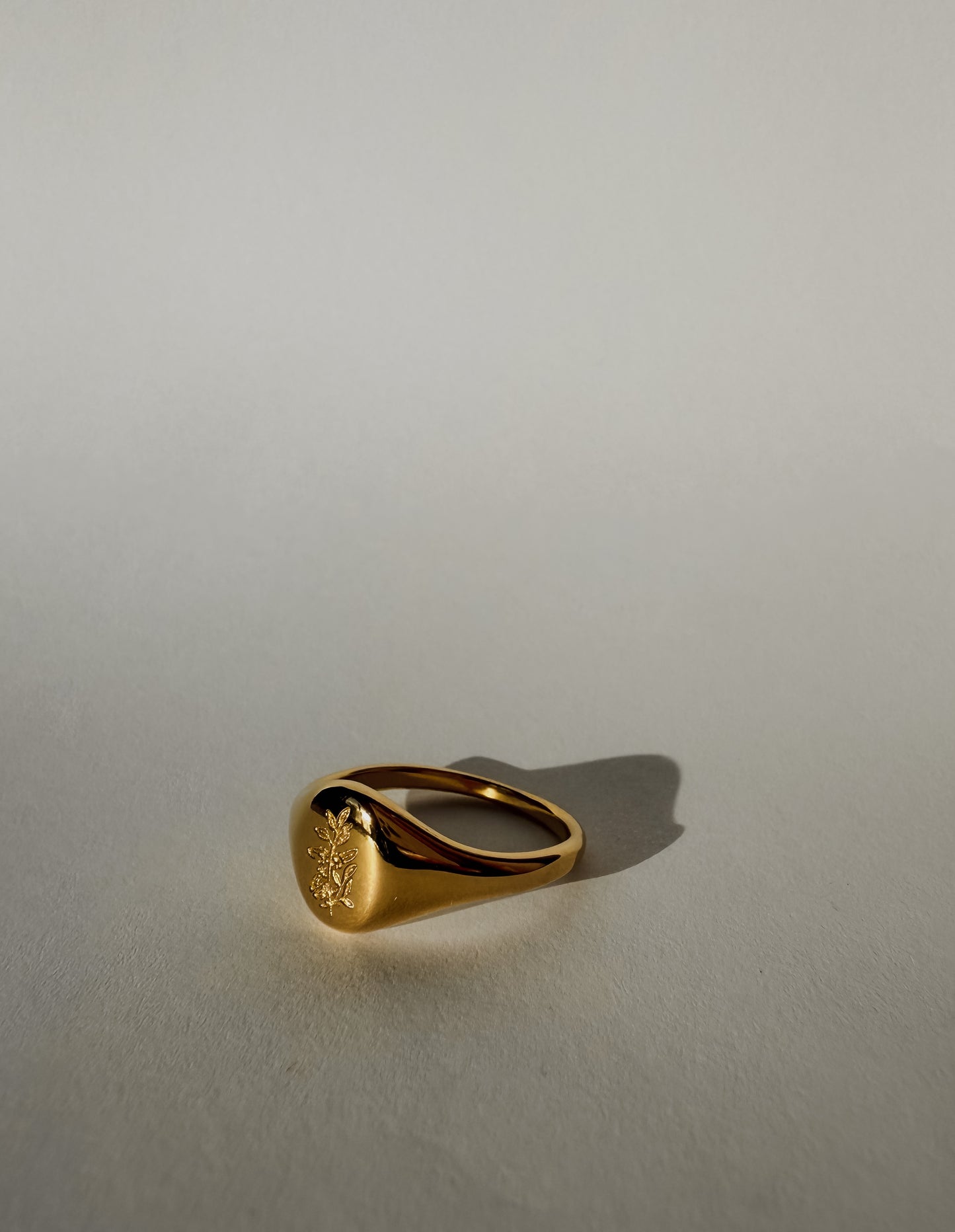 Tea Signet Ring - Gold