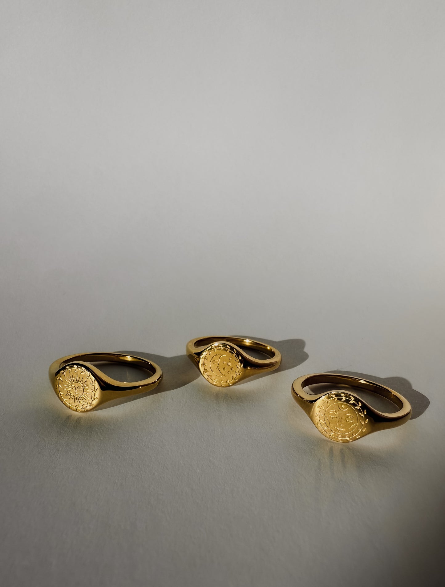 Moon Signet Ring - Gold